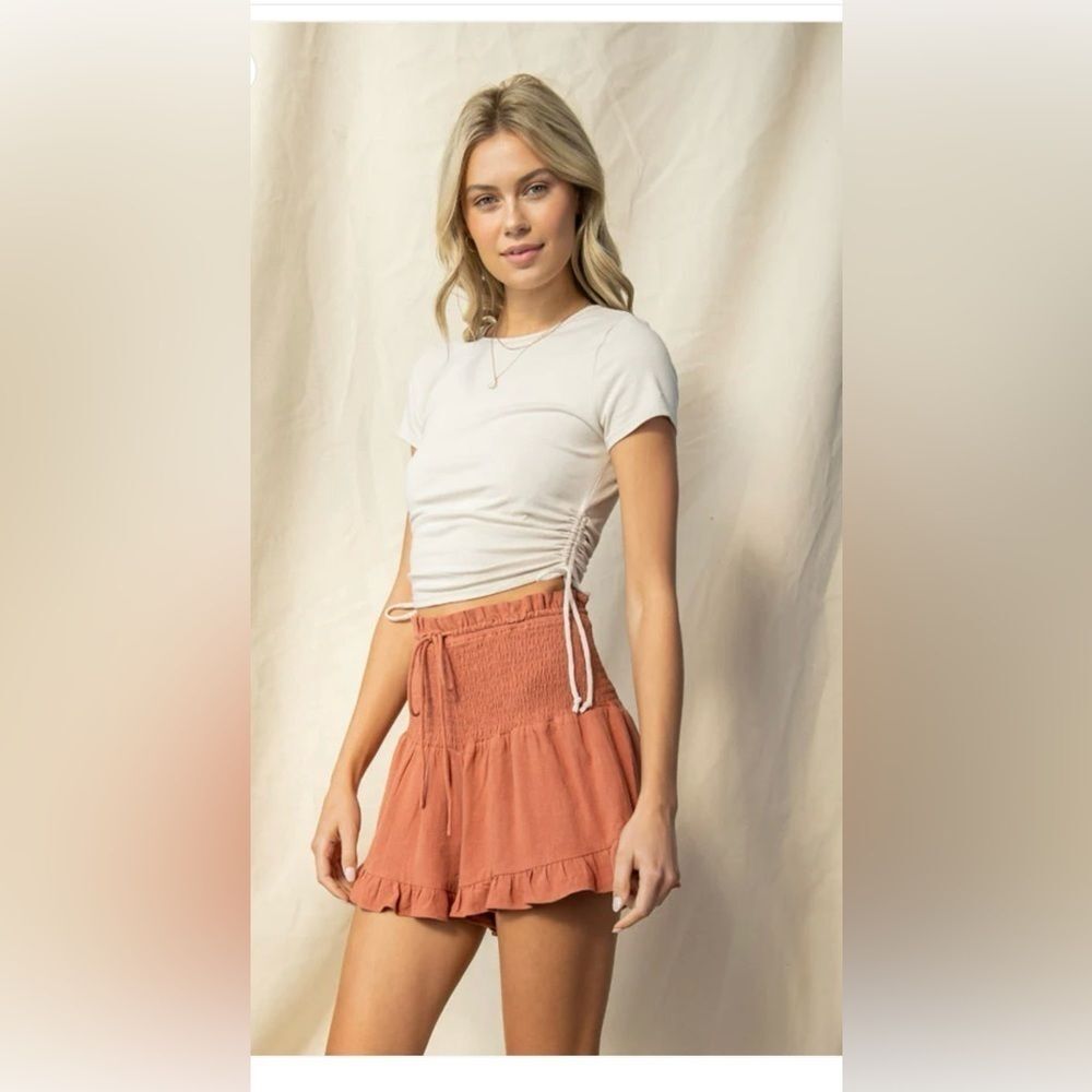 NWT PAPERMOON
Trudy Smocked Waist Shorts SIZE L